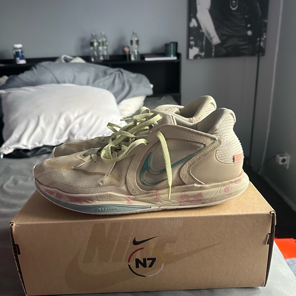 Nike Kyrie 5 Low N7